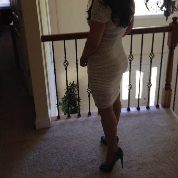 SIZE M BCBG MAX AZRIA  DRESS - Picture 2 of 6